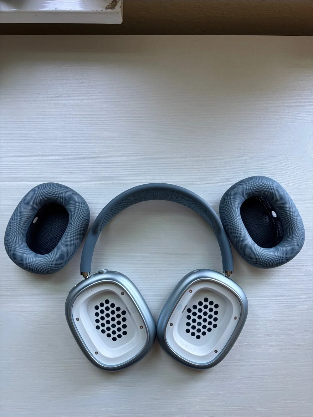Apple Airpods Max in Blue - Picture 10 of 14